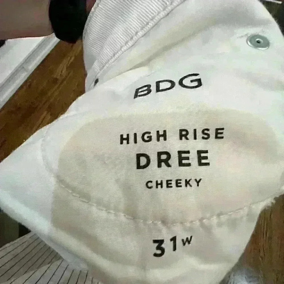 UO | BDG Dree Cheeky White High Rise Denim Shorts Size 31 - Picture 5 of 5